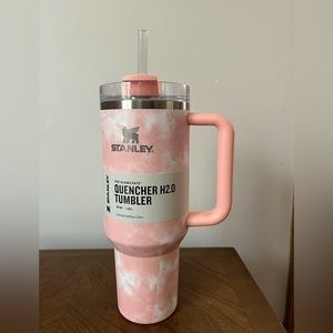 Stanley x Target 40 oz. tumbler in Peach Tye Dye!